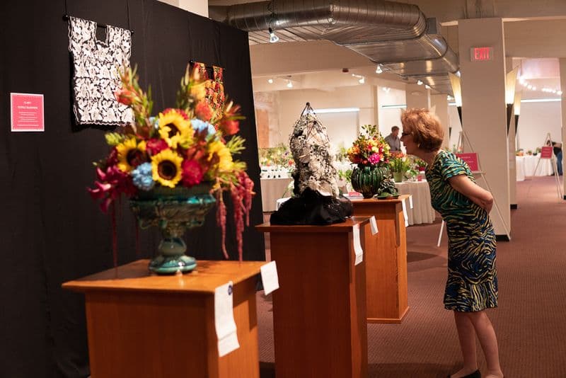 Floral sculpture